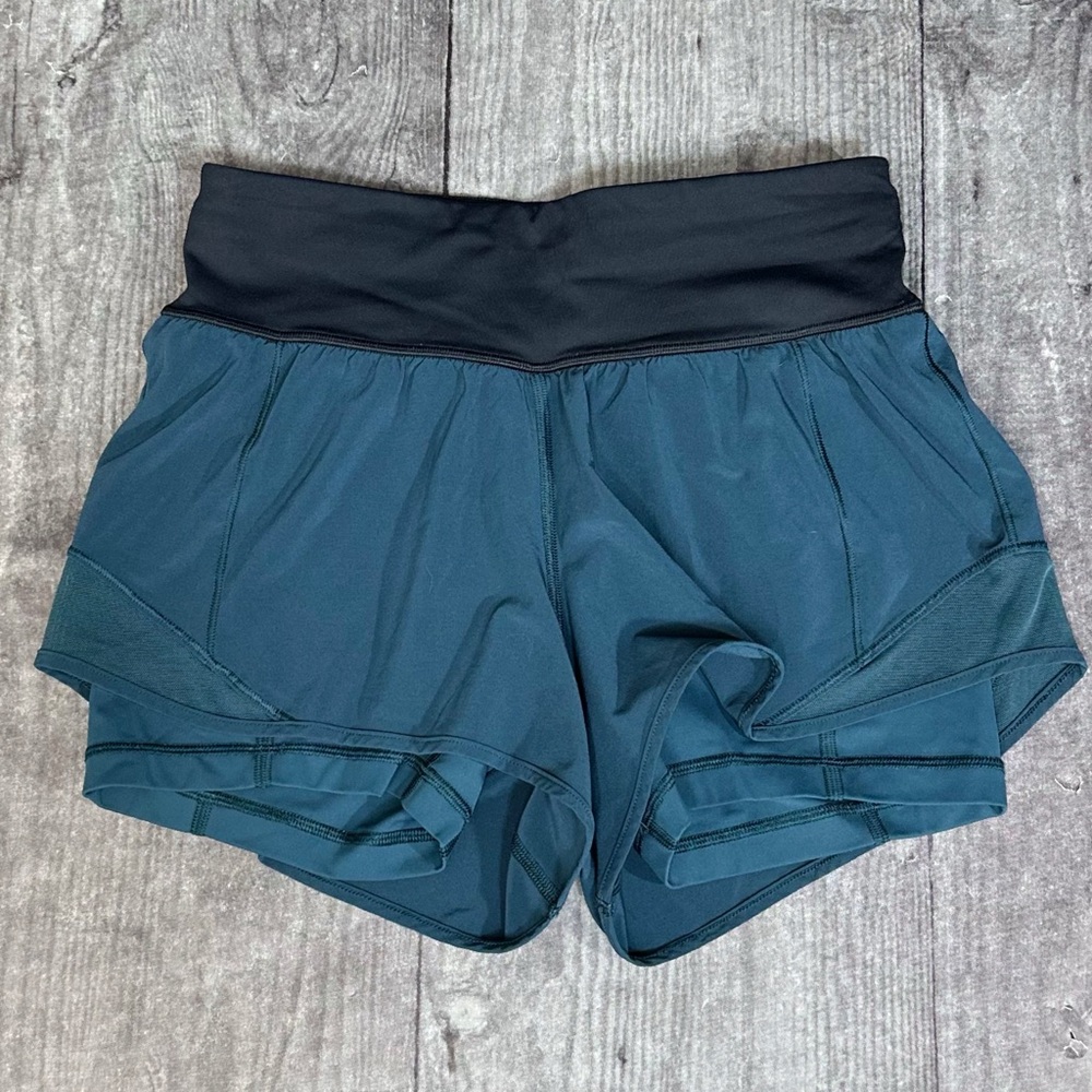 Lululemon Hotty Hot Short in Submarine / Black [P76]